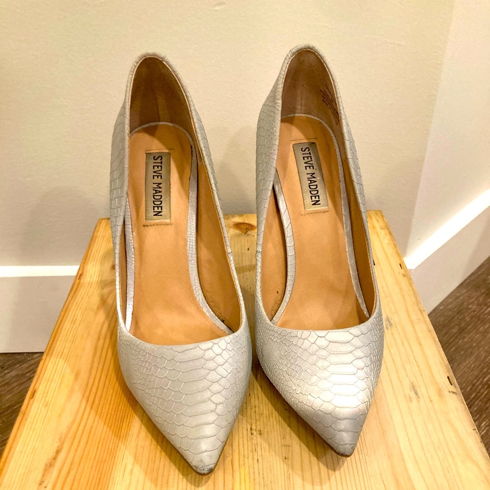 Ultra chic Steve Madden muted silver heels! 8M